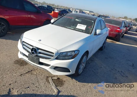 2016 Mercedes-Benz C 300 4Matic из США, поврежденный, VIN 55SWF4KB1GU112637